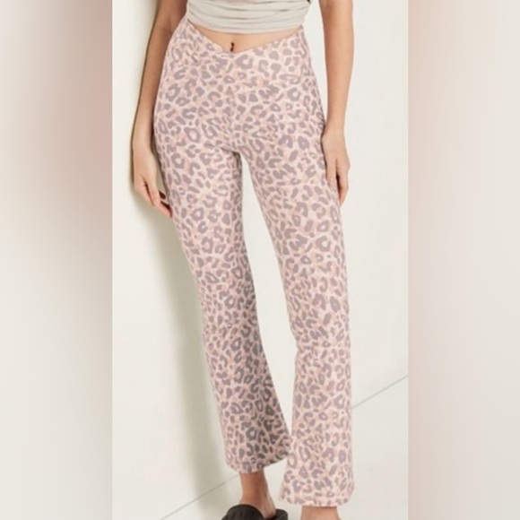 VS PINK Leopard Print Flare Leggings w/ Crossover V-shaped Waistband - Picture 2 of 7
